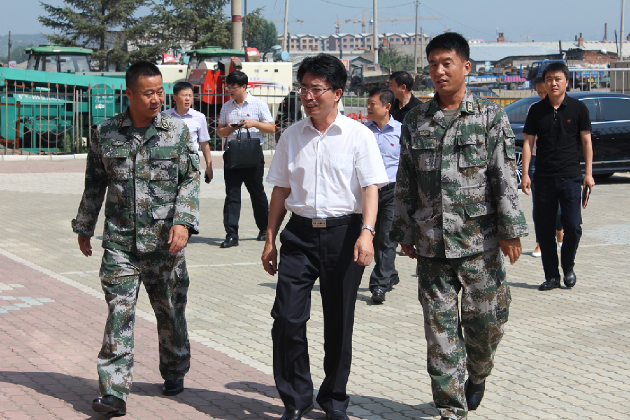 珲春市委书记高玉龙调研国防动员建设