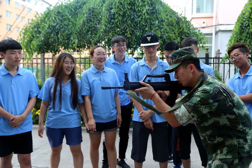 临江市:军营初体验 踏上新征程--“大学生志愿者走边关”社会实践活动见闻